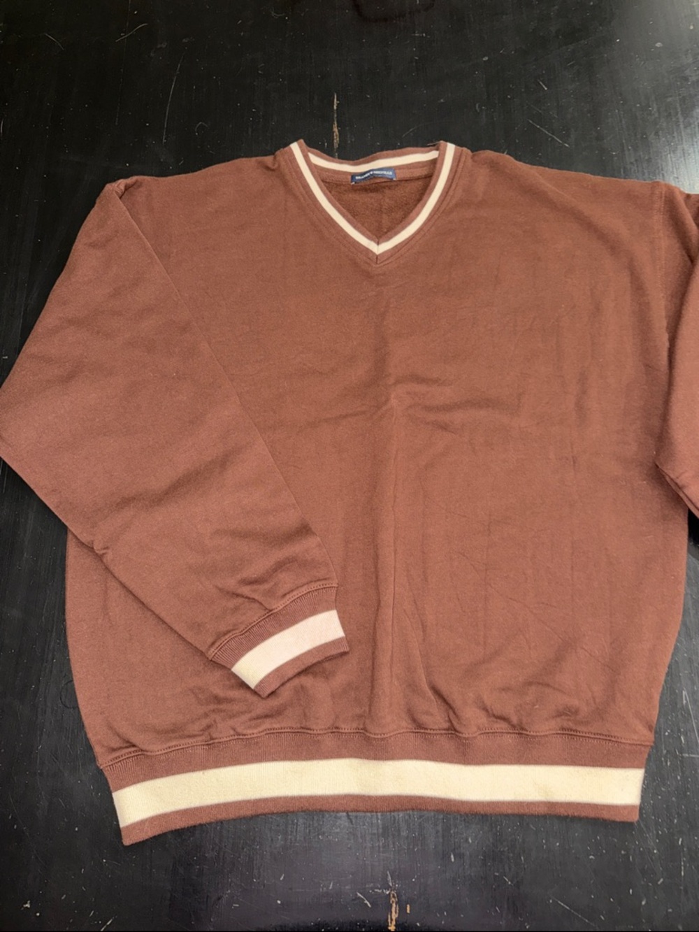 brandy melville brown collegiate sweatshirt. one size. excellent used condition.